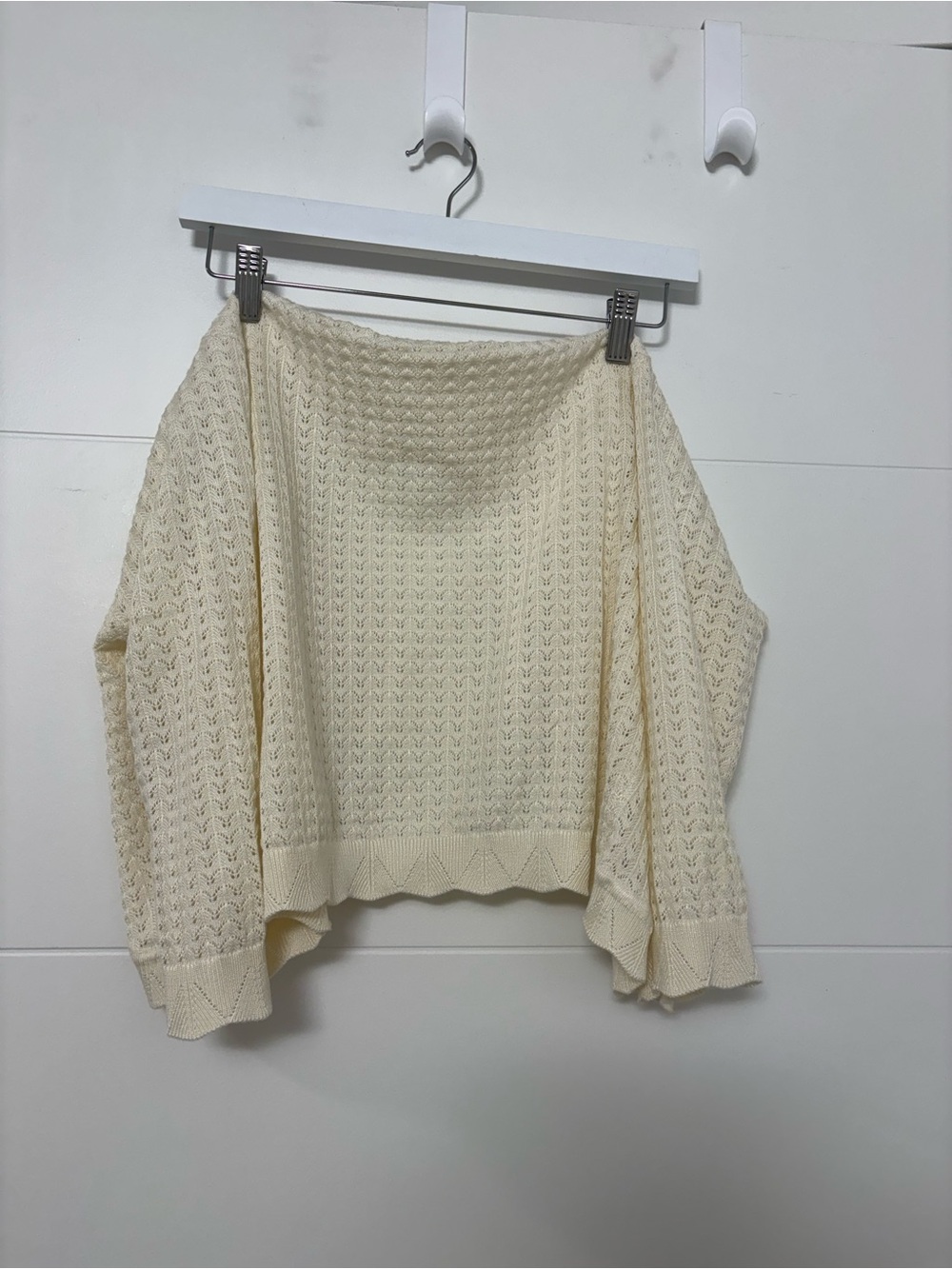 Scallop-Edge Cream Knit Cropped Cardigan - Picture 2 of 5